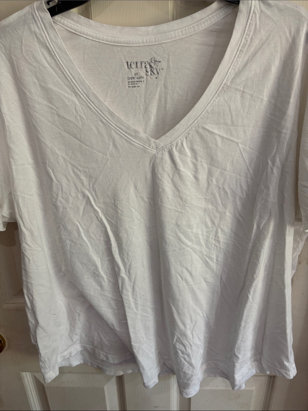 Terra & Sky White V-Neck Short Sleeve Tee